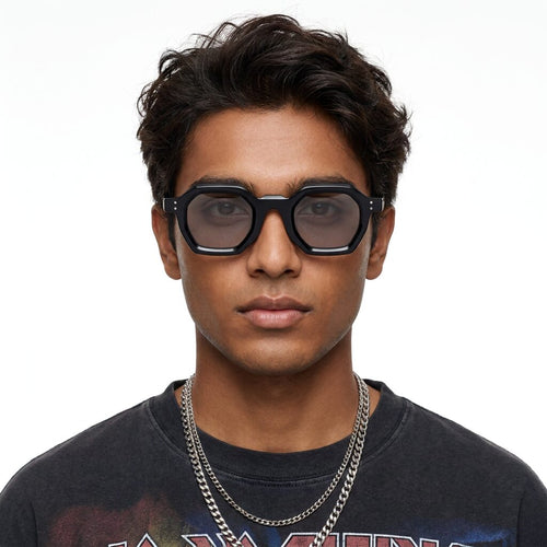 Bouclier sunglasses worn — Ormont Paris